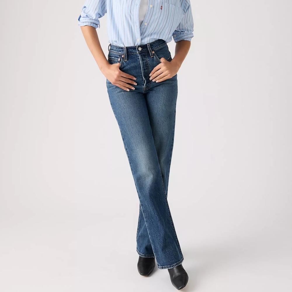 Levi’s The Ribcage Straight Jeans.